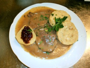 Rehschlegel Serviettenknödel Apfelrotkraut